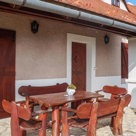 Stunning In Balatonzolos W/ Sauna, Wifi And 6 Bedrooms *