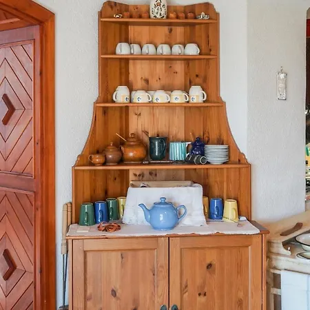 Stunning In Balatonzolos W/ Sauna, Wifi And 6 Bedrooms