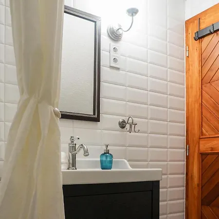 Stunning In Balatonzolos W/ Sauna, Wifi And 6 Bedrooms * Balatonszolos