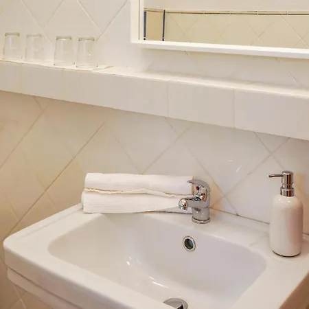 Stunning In Balatonzolos W/ Sauna, Wifi And 6 Bedrooms Holiday home Balatonszolos