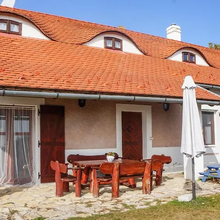Holiday home Stunning In Balatonzolos W/ Sauna, Wifi And 6 Bedrooms *